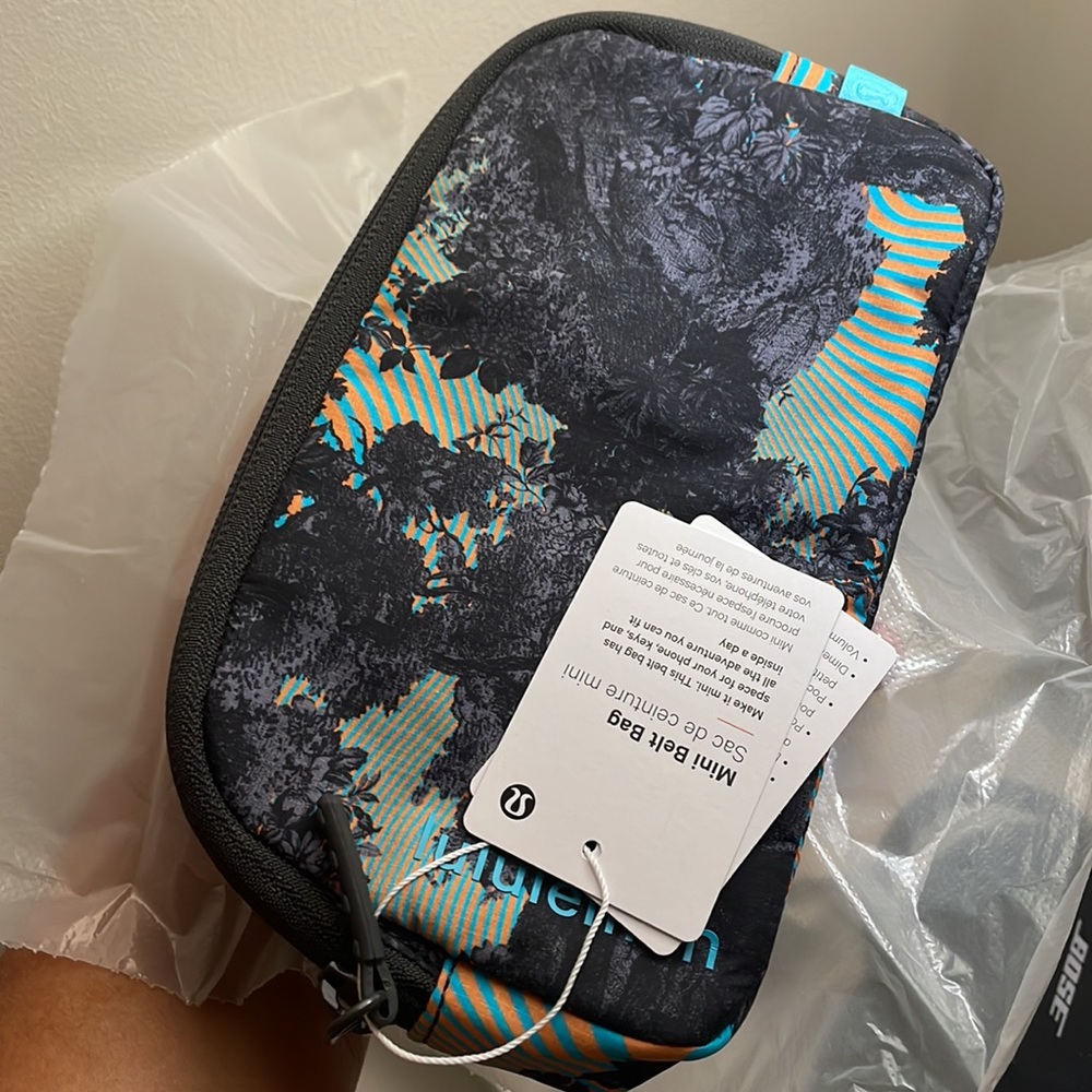 NWT Lululemon Mini Belt Bag